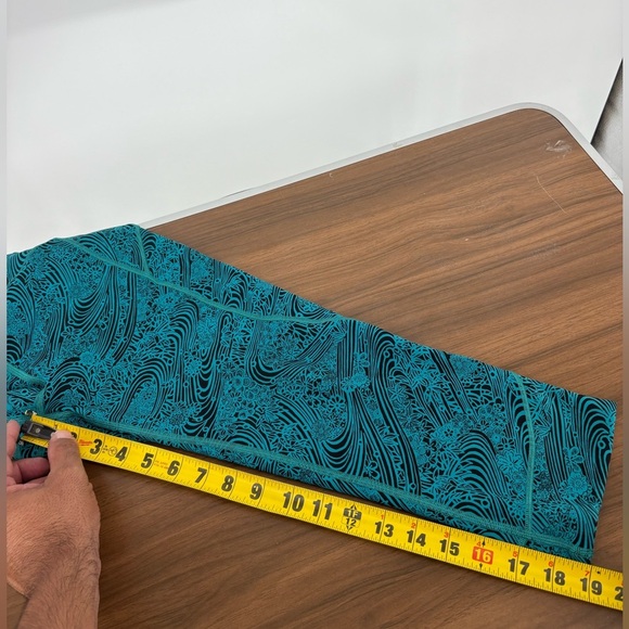 Lululemon In Movement Crop *Everlux 19" Kitakami Spirit Green Black - Picture 7 of 10